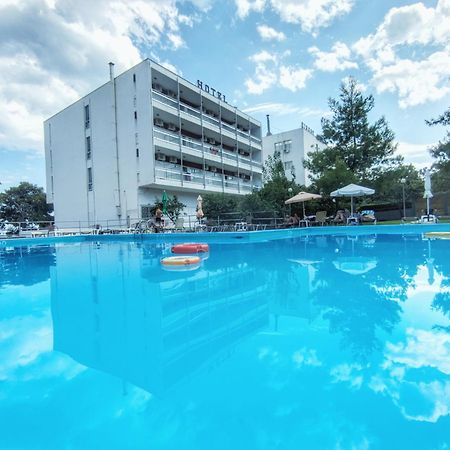 Siagas Beach Hotel Agioi Theodoroi Exterior photo