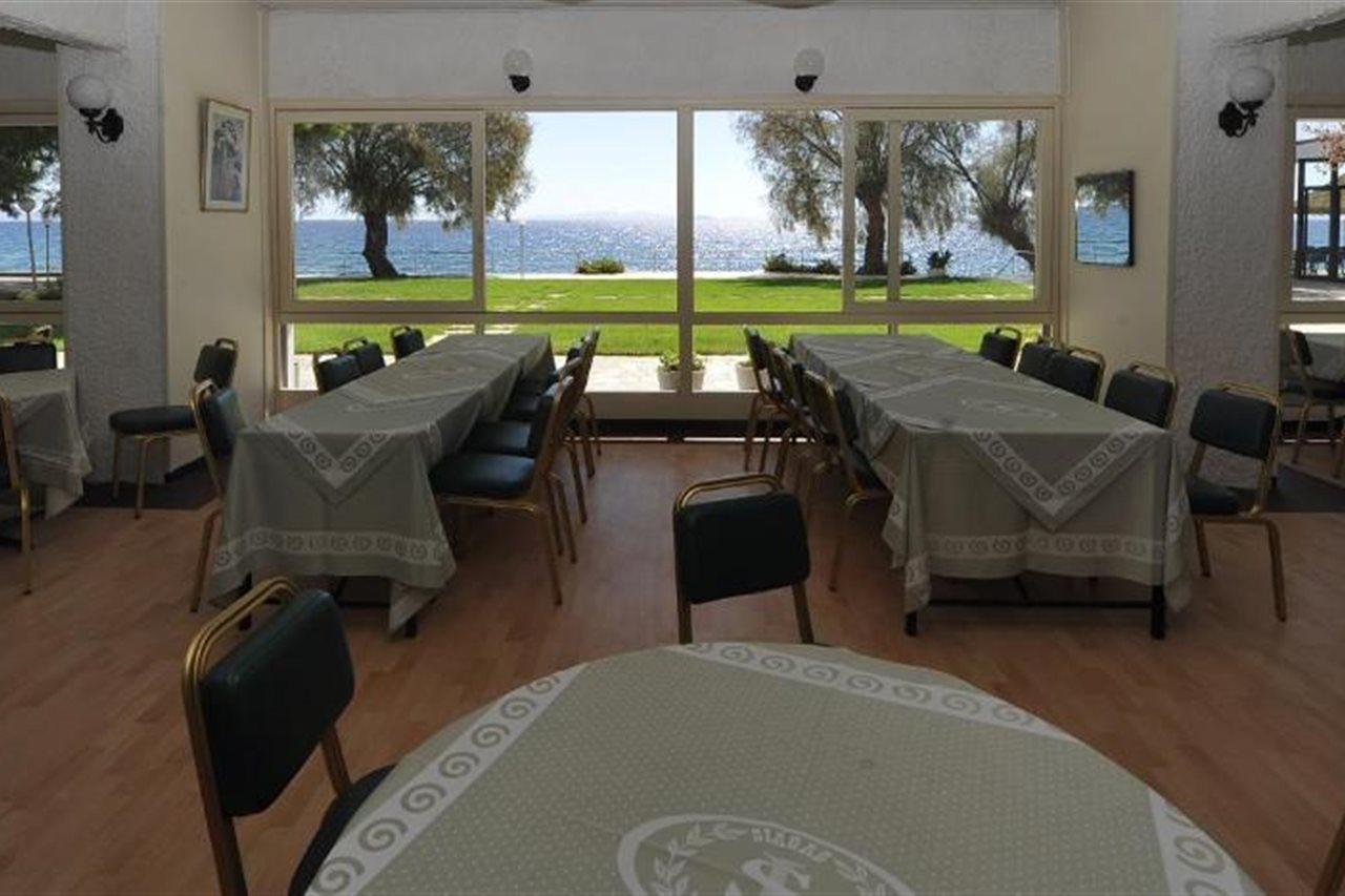 Siagas Beach Hotel Agioi Theodoroi Exterior photo