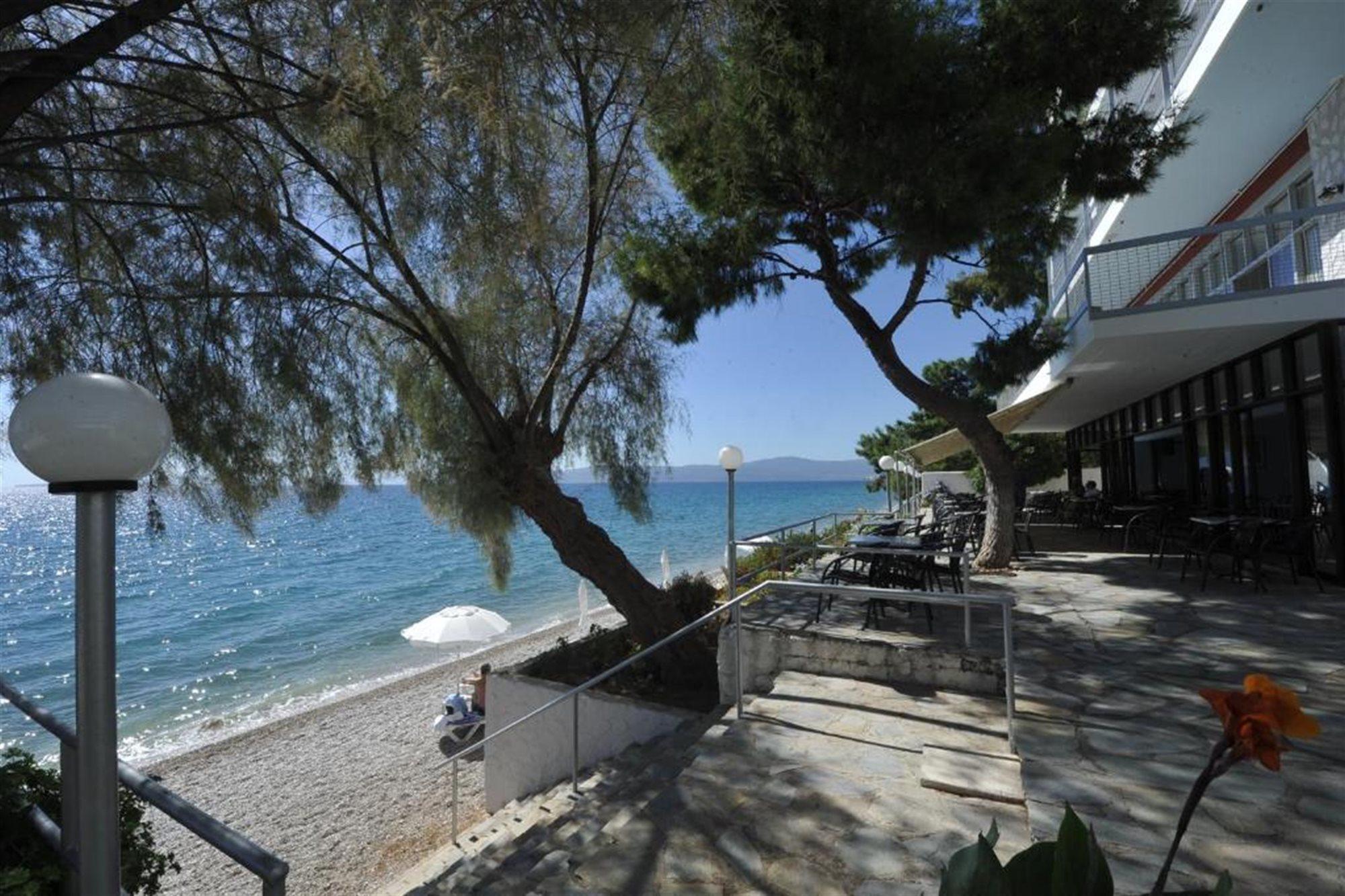 Siagas Beach Hotel Agioi Theodoroi Exterior photo