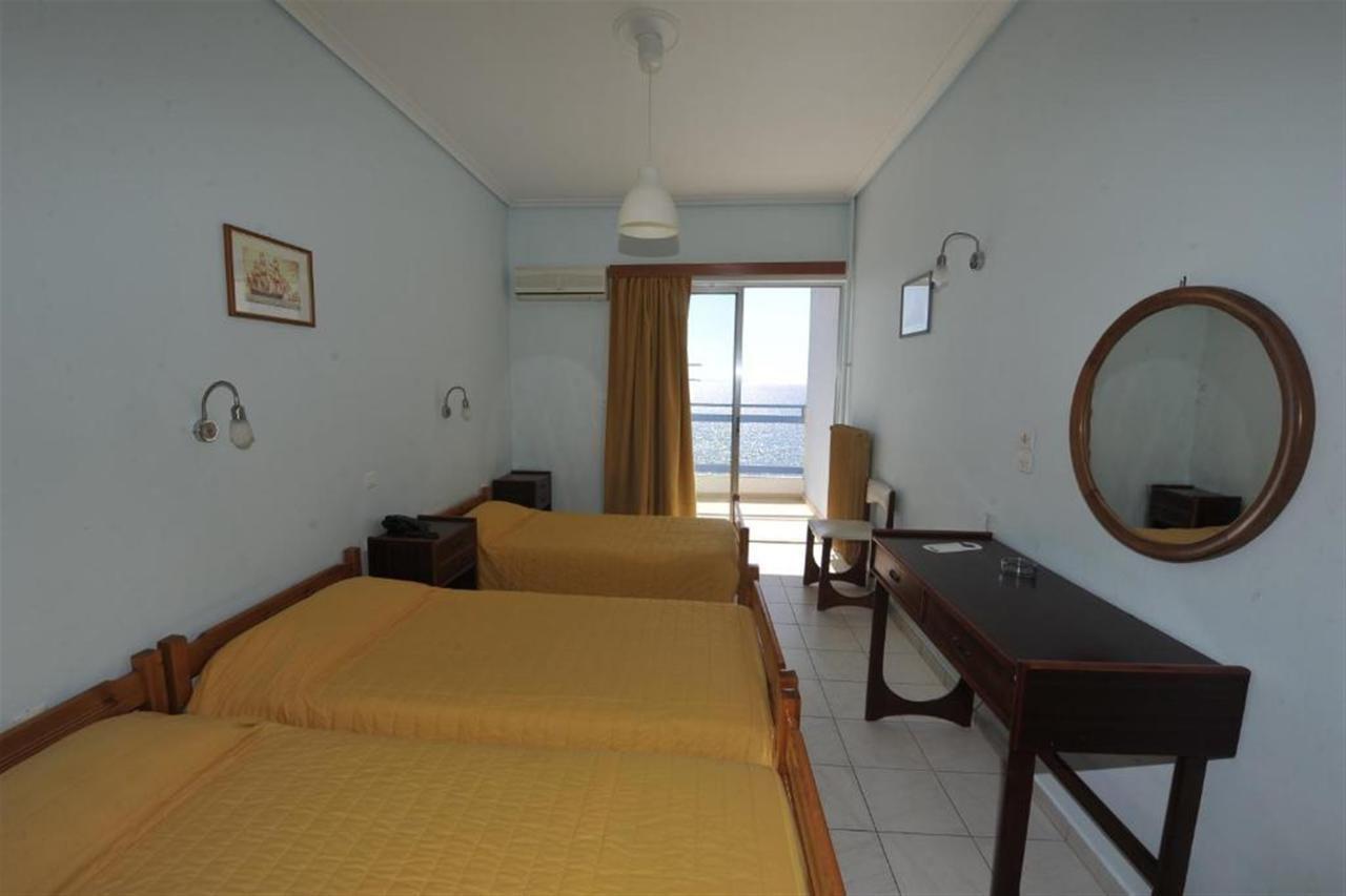 Siagas Beach Hotel Agioi Theodoroi Exterior photo