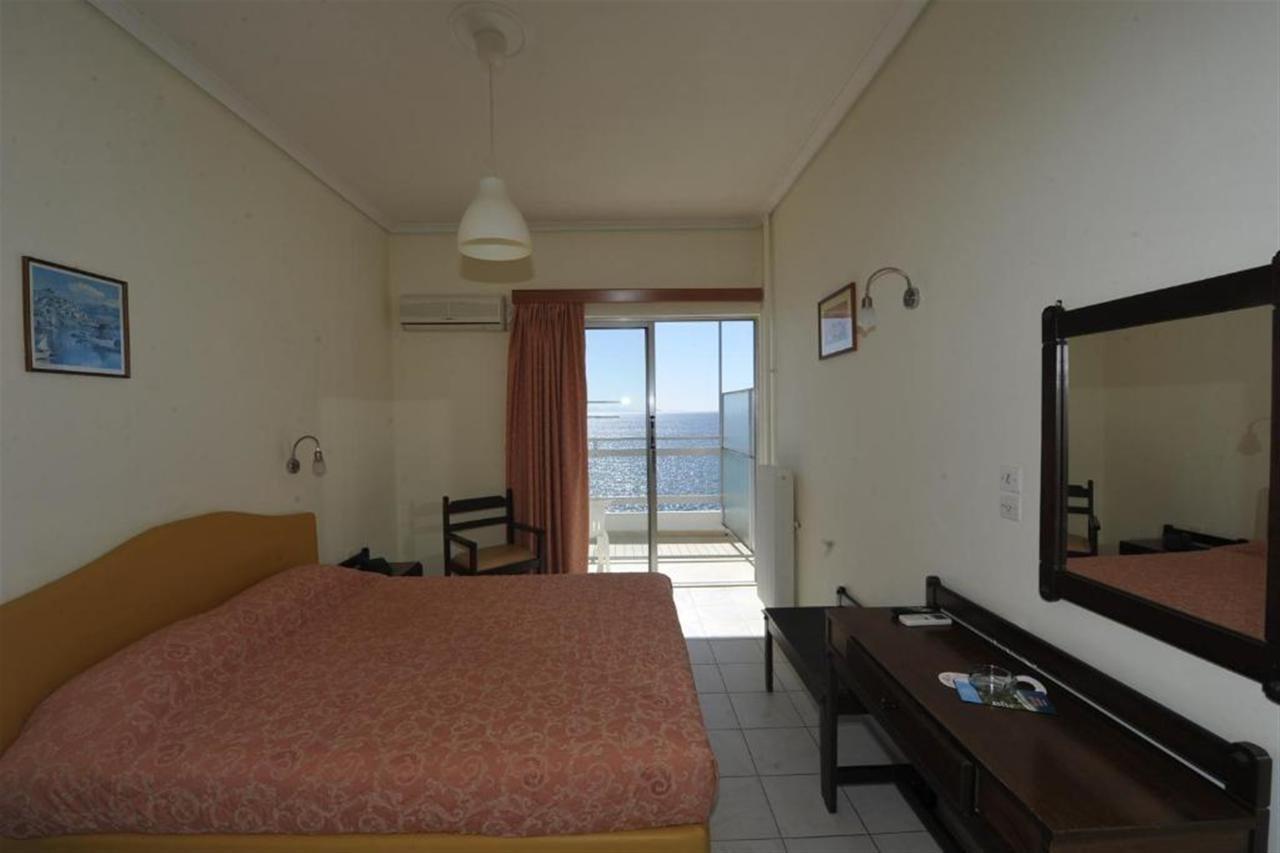 Siagas Beach Hotel Agioi Theodoroi Exterior photo