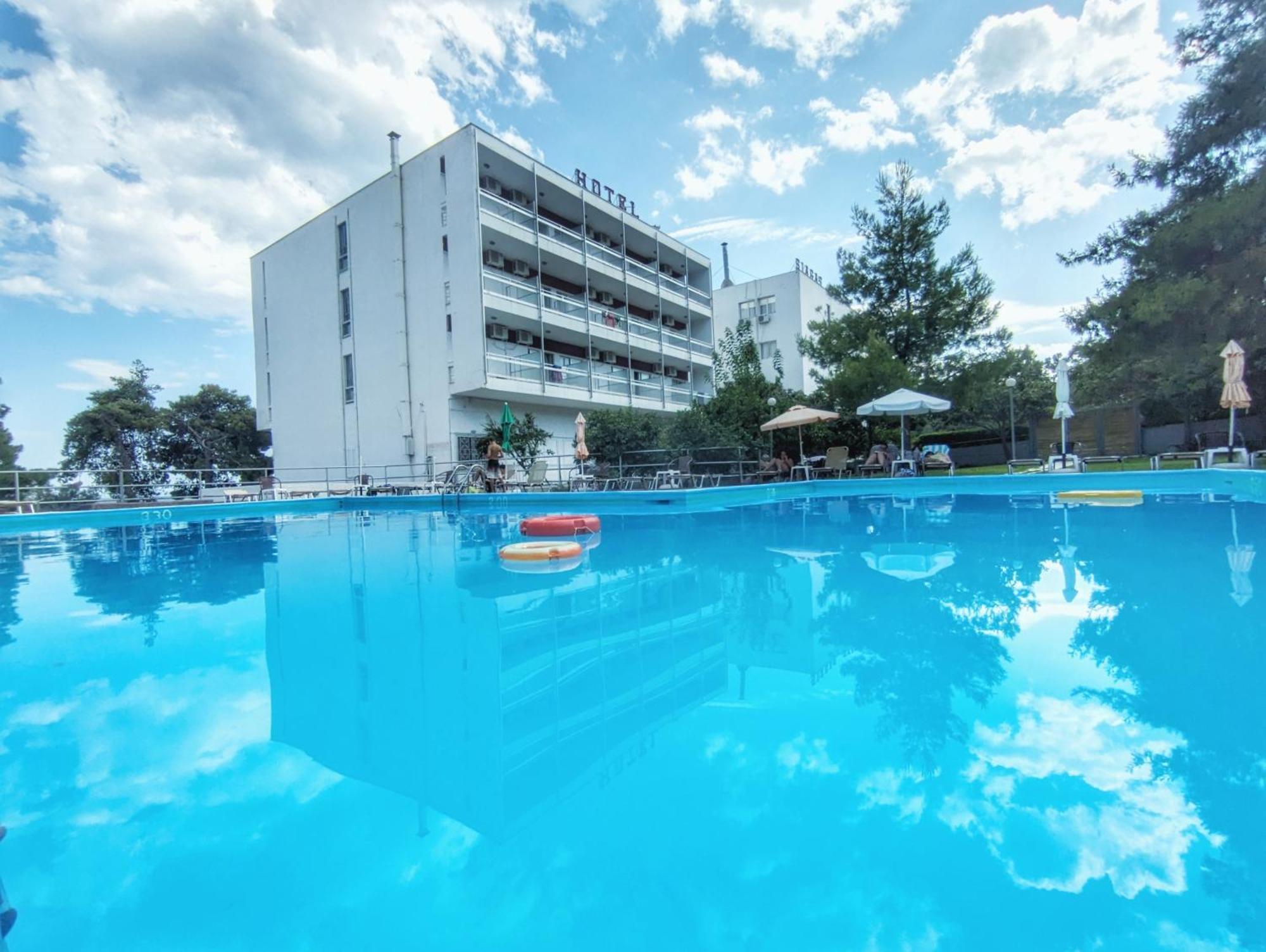 Siagas Beach Hotel Agioi Theodoroi Exterior photo