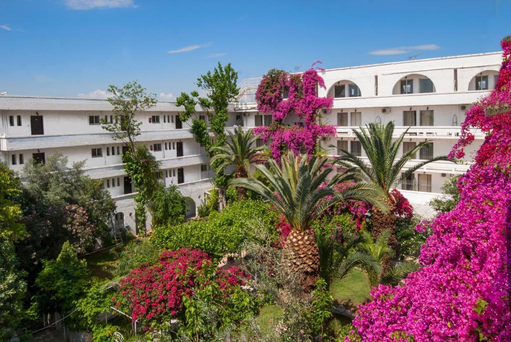 Siagas Beach Hotel Agioi Theodoroi Exterior photo