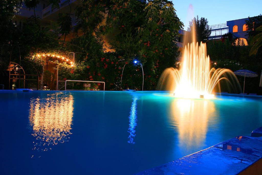 Siagas Beach Hotel Agioi Theodoroi Exterior photo