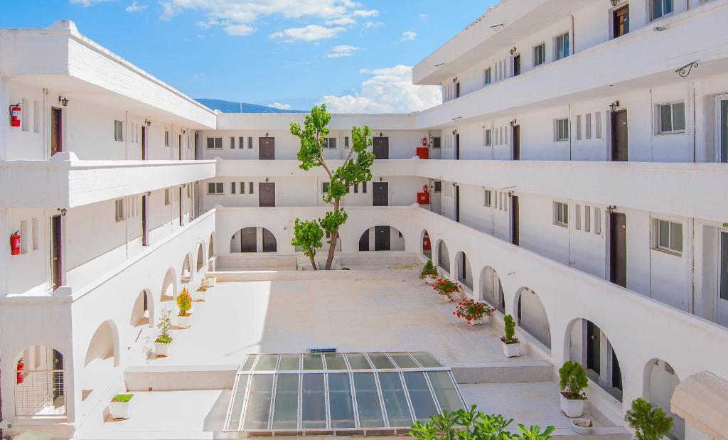Siagas Beach Hotel Agioi Theodoroi Exterior photo