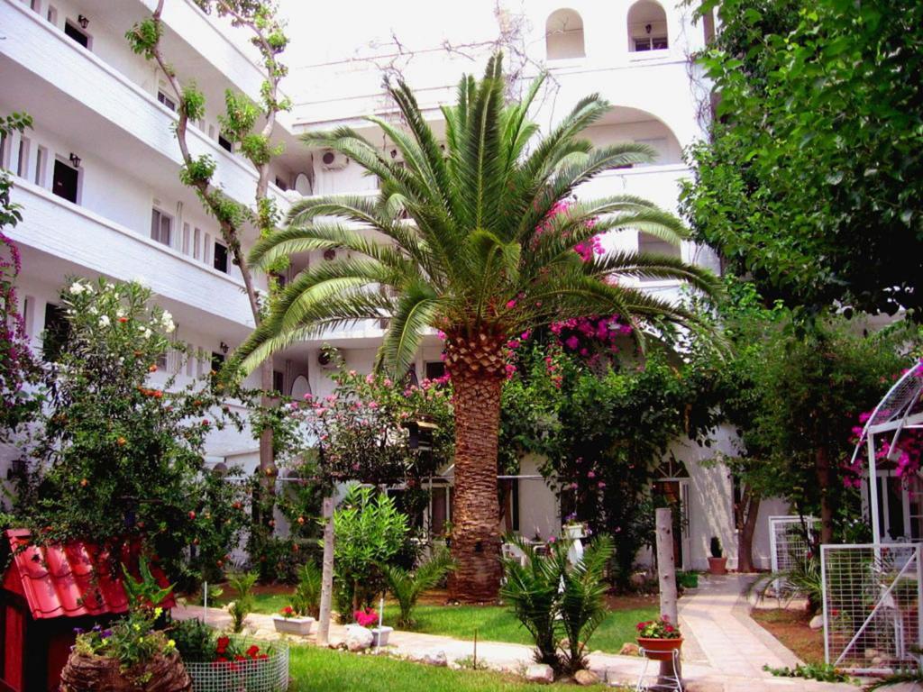 Siagas Beach Hotel Agioi Theodoroi Exterior photo