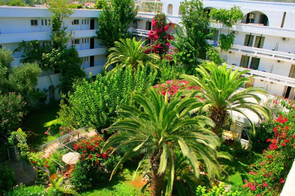 Siagas Beach Hotel Agioi Theodoroi Exterior photo